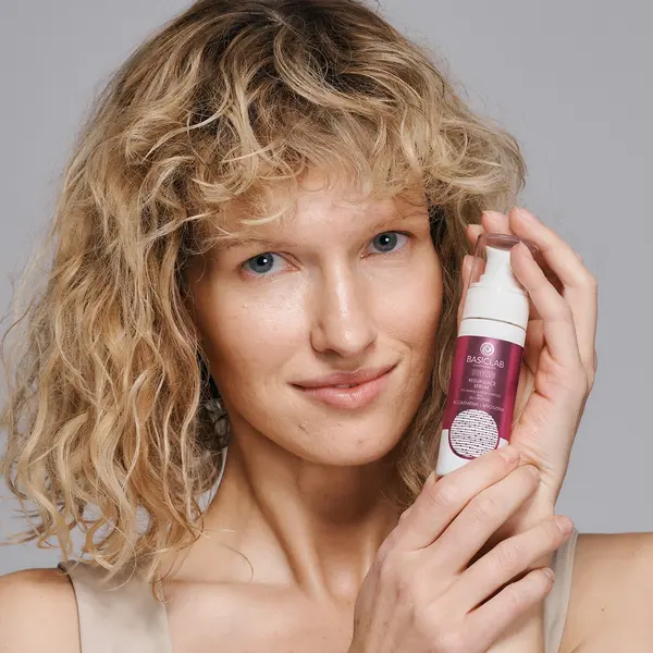 BasicLab Esteticus, redukujące serum 10% kwasu azelainowego, BHA, Glicyryzyna, 30 ml