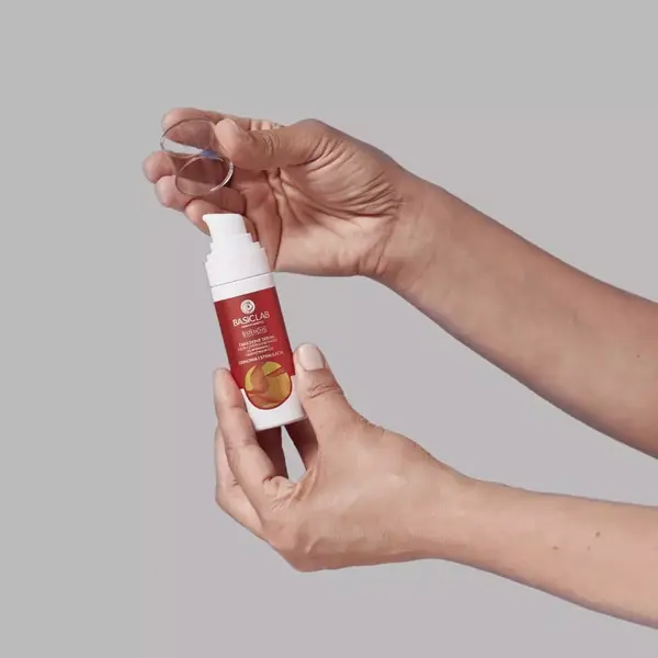 BasicLab Esteticus serum z 0,3% retinolu 3% witaminą C i koenzymem Q10 30 ml