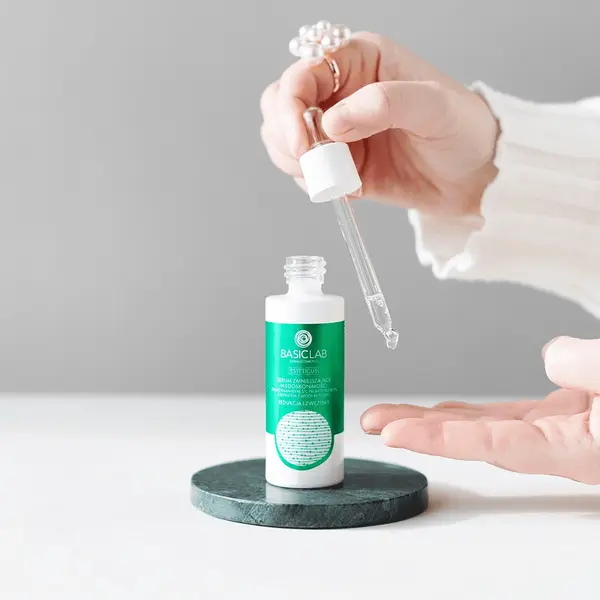 BasicLab Esteticus Serum zmniejszające niedoskonałości z niacynamidem 5%, 15 ml