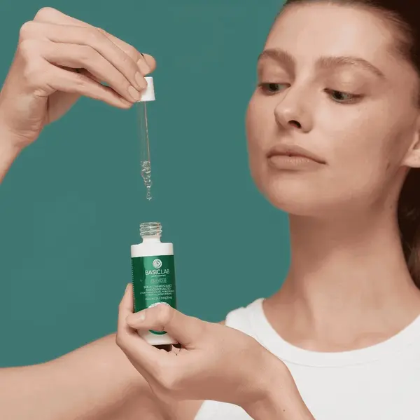 BasicLab Esteticus Serum zmniejszające niedoskonałości z niacynamidem 5%, 15 ml